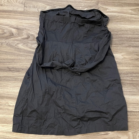 Elegant Black Strapless Dress - Picture 3 of 4